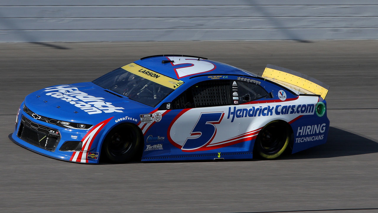 KANSAS CITY, KANSAS - OCTOBER 24: Kyle Larson, driver of the #5 HendrickCars.com Chevrolet, drives during the NASCAR Cup Series Hollywood Casino 400 at Kansas Speedway on October 24, 2021 in Kansas City, Kansas.