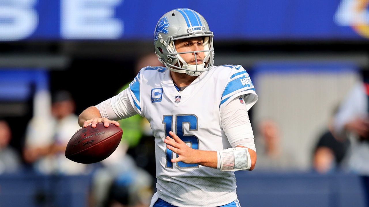 INGLEWOOD, CALIFORNIA - OCTOBER 24: Jared Goff #16 of the Detroit Lions throws the ball during the second half in the game against the Los Angeles Rams at SoFi Stadium on October 24, 2021 in Inglewood, California.