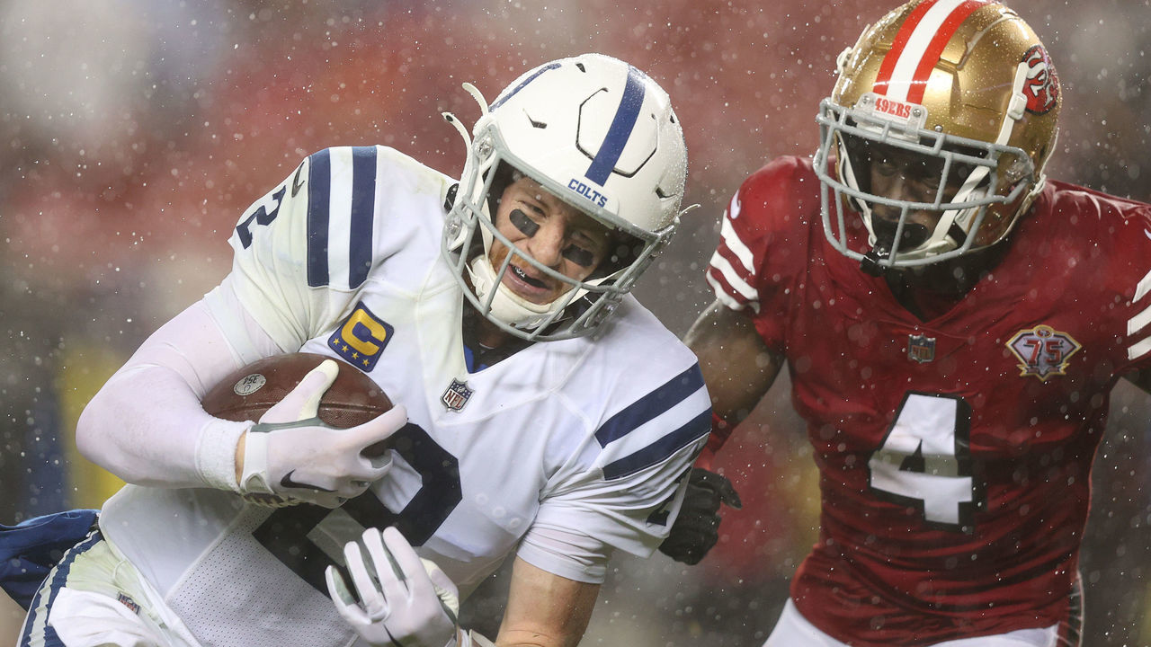 SANTA CLARA, CALIFORNIA - OCTOBER 24: Carson Wentz #2 of the Indianapolis Colts scores a first half touchdown past Sam Ehlinger #4 of the Indianapolis Colts at Levi's Stadium on October 24, 2021 in Santa Clara, California.