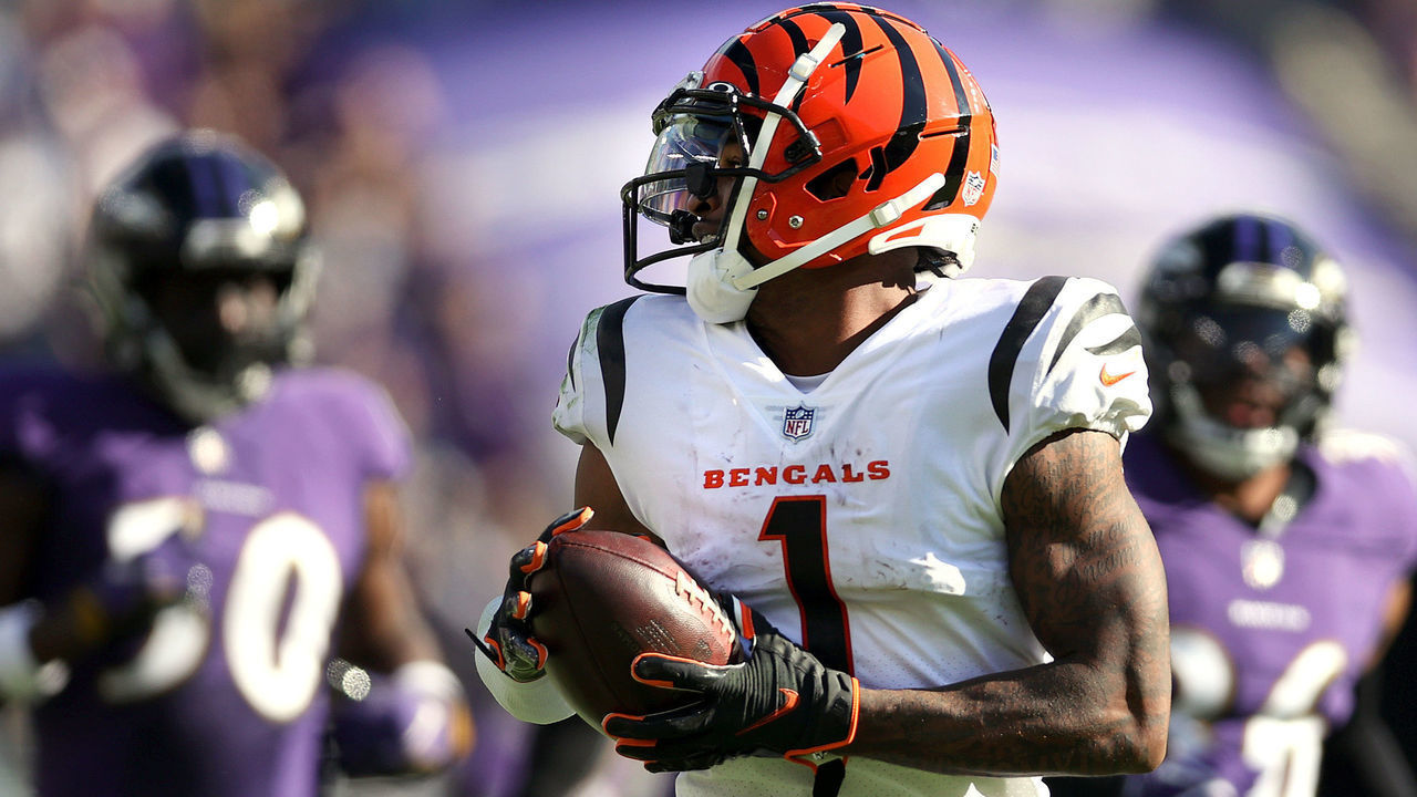 BALTIMORE, MARYLAND - OCTOBER 24: Ja'Marr Chase #1 of the Cincinnati Bengals catches the ball for a touchdown during the second half in the game against the Baltimore Ravens at M&T Bank Stadium on October 24, 2021 in Baltimore, Maryland.