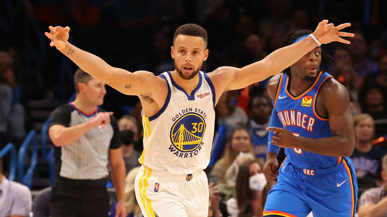 OKLAHOMA CITY, OK - OCTOBER 26: Stephen Curry #30 of the Golden State Warriors celebrates a three point basket against the Oklahoma City Thunder on October 26, 2021 at Paycom Center in Oklahoma City, Oklahoma. Mandatory Copyright Notice: Copyright 2021 NBAE