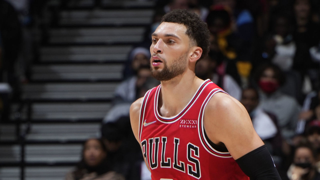 TORONTO, CANADA - OCTOBER 25: Zach LaVine #8 of the Chicago Bulls dribbles the ball during the game against the Toronto Raptors on October 25, 2021 at the Scotiabank Arena in Toronto, Ontario, Canada. Mandatory Copyright Notice: Copyright 2021 NBAE
