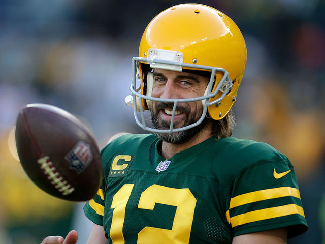 Rodgers breaks Favre's Packers record for career TD passes - The