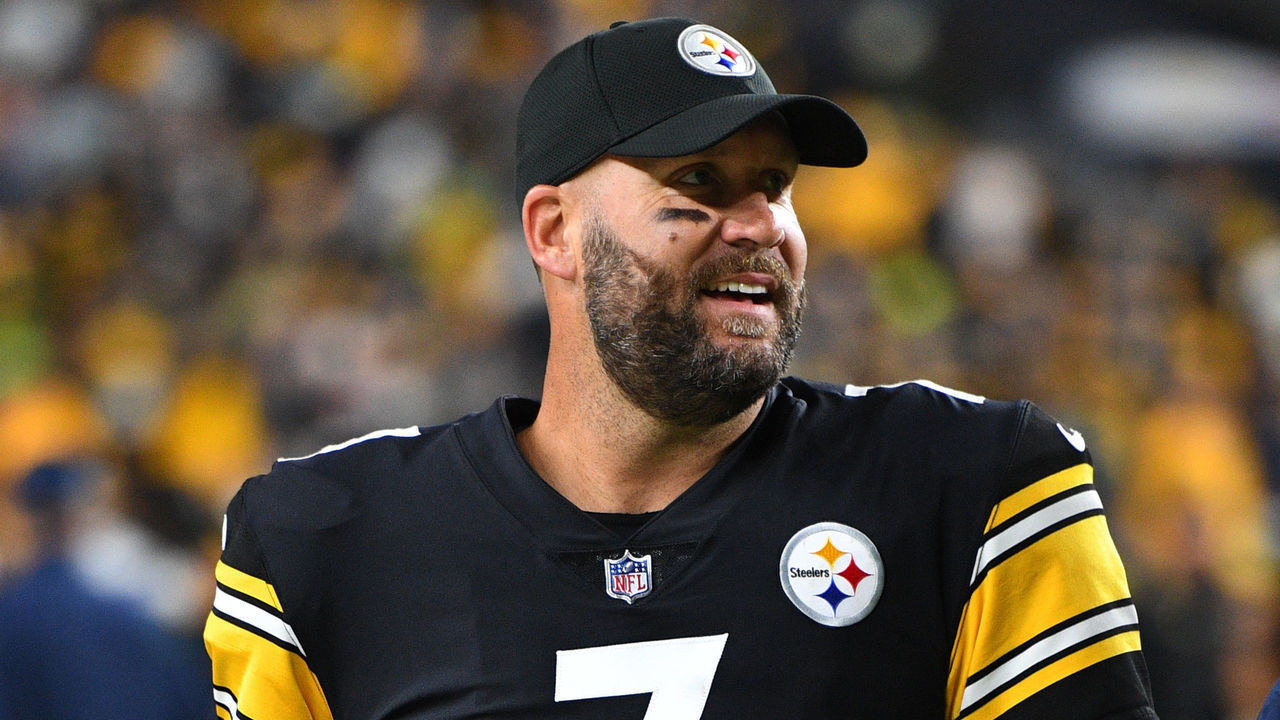 PITTSBURGH, PENNSYLVANIA - OCTOBER 17: Ben Roethlisberger #7 of the Pittsburgh Steelers walks off the field after defeating the Seattle Seahawks 23-20 at Heinz Field on October 17, 2021 in Pittsburgh, Pennsylvania.