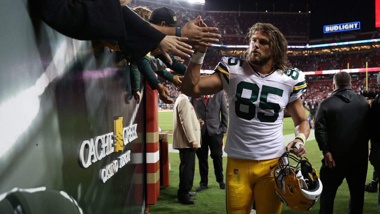 SANTA CLARA, CALIFORNIA - SEPTEMBER 26: Robert Tonyan #85 of the Green Bay Packers leaves the field after defeating the San Francisco 49ers in the game at Levi's Stadium on September 26, 2021 in Santa Clara, California.