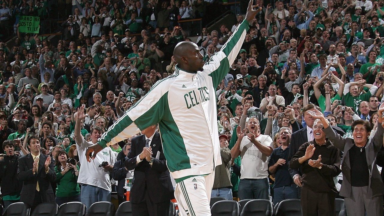 BOSTON - OCTOBER 28: Kevin Garnett #5 of the Boston Celtics raises his hands to the crowd during the Celtics Championship Ring ceremony prior to their home opener against the Cleveland Cavilers on October 28, 2008 at the TD Banknorth Garden Arena in Boston, Massachusetts. The Celtics won 90-85. Mandatory Copyright Notice: Copyright 2008 NBAE