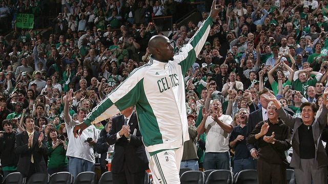 BOSTON - OCTOBER 28: Kevin Garnett #5 of the Boston Celtics raises his hands to the crowd during the Celtics Championship Ring ceremony prior to their home opener against the Cleveland Cavilers on October 28, 2008 at the TD Banknorth Garden Arena in Boston, Massachusetts. The Celtics won 90-85. Mandatory Copyright Notice: Copyright 2008 NBAE