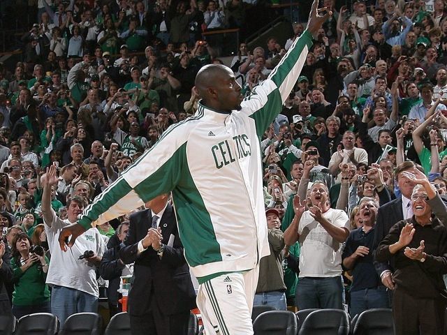 BOSTON - OCTOBER 28: Kevin Garnett #5 of the Boston Celtics raises his hands to the crowd during the Celtics Championship Ring ceremony prior to their home opener against the Cleveland Cavilers on October 28, 2008 at the TD Banknorth Garden Arena in Boston, Massachusetts. The Celtics won 90-85. Mandatory Copyright Notice: Copyright 2008 NBAE