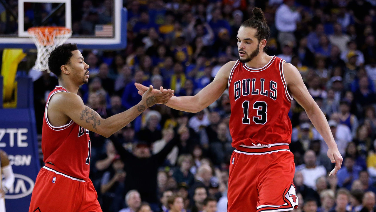 OAKLAND, CA - JANUARY 27: Derrick Rose #1 and Joakim Noah #13 of the Chicago Bulls high-five in the fourth quarter of their game against the Golden State Warriors at ORACLE Arena on January 27, 2015 in Oakland, California.