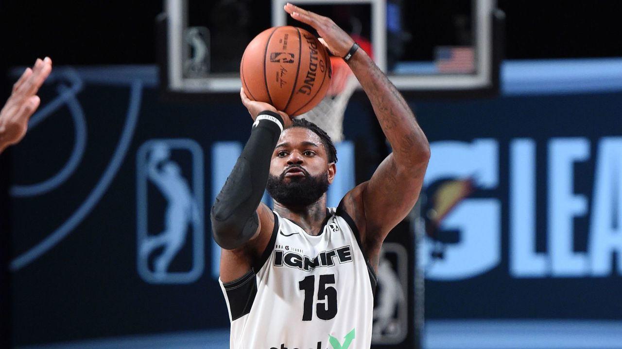 ORLANDO, FL - FEBRUARY 21: Amir Johnson #15 of Team Ignite shoots three point basket against the Greensboro Swarm on February 21, 2021 at AdventHealth Arena in Orlando, Florida. NOTE TO USER: User expressly acknowledges and agrees that, by downloading and/or using this Photograph, user is consenting to the terms and conditions of the Getty Images License Agreement. Mandatory Copyright Notice: Copyright 2021 NBAE