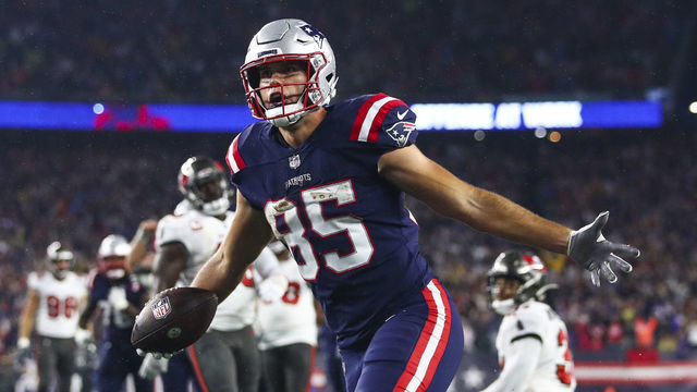 FOXBOROUGH, MASSACHUSETTS - OCTOBER 03: Hunter Henry #85 of the New England Patriots celebrates after scoring a touchdown against the Tampa Bay Buccaneers during the second quarter in the game at Gillette Stadium on October 03, 2021 in Foxborough, Massachusetts.