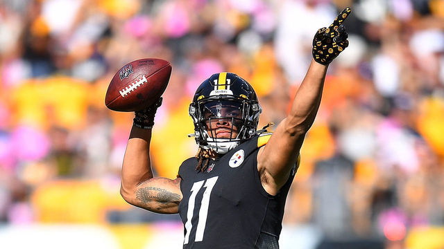 PITTSBURGH, PA - OCTOBER 10: Chase Claypool #11 of the Pittsburgh Steelers in action during the game against the Denver Broncos at Heinz Field on October 10, 2021 in Pittsburgh, Pennsylvania.
