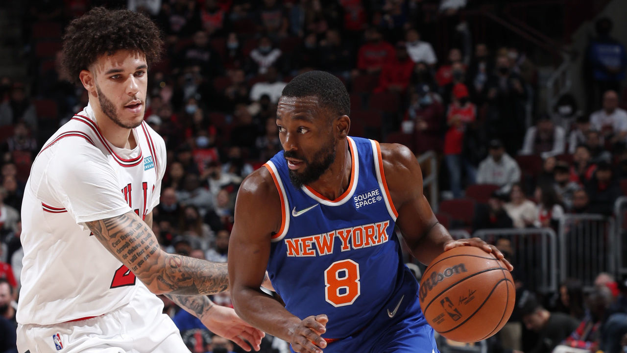 CHICAGO, IL - OCTOBER 28: Kemba Walker #8 of the New York Knicks drives to the basket against the Chicago Bulls on OCTOBER 28, 2021 at United Center in Chicago, Illinois. Mandatory Copyright Notice: Copyright 2021 NBAE