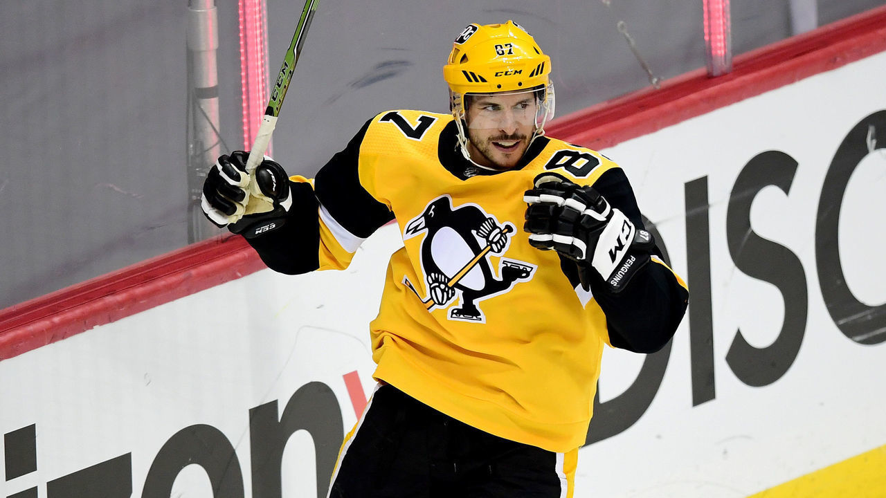 PITTSBURGH, PENNSYLVANIA - MAY 24: Sidney Crosby #87 of the Pittsburgh Penguins celebrates a goal by teammate Bryan Rust #17 against the New York Islanders during the second period in Game Five of the First Round of the 2021 Stanley Cup Playoffs at PPG PAINTS Arena on May 24, 2021 in Pittsburgh, Pennsylvania.