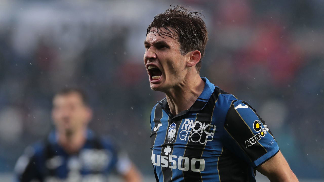 BERGAMO, ITALY - OCTOBER 30: Marten De Roon of Atalanta BC celebrates his goal during the Serie A match between Atalanta BC and SS Lazio at Gewiss Stadium on October 30, 2021 in Bergamo, Italy.