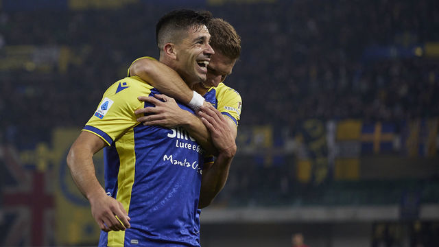 VERONA, ITALY - OCTOBER 30: Giovanni Simeone of Hellas Verona FC celebrates after scoring his team's second goal during the Serie A match between Hellas Verona and Juventus at Stadio Marcantonio Bentegodi on October 30, 2021 in Verona, Italy.