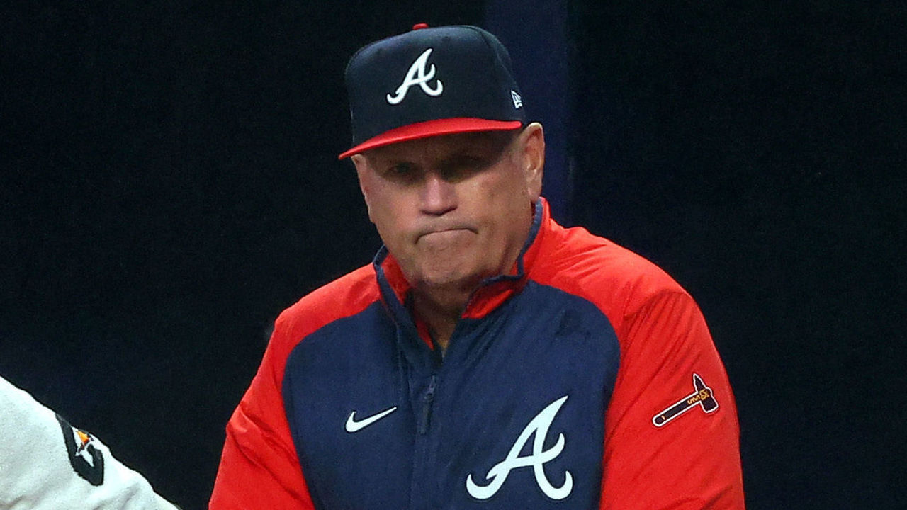 Snitker hoping to return as Braves manager in 2018