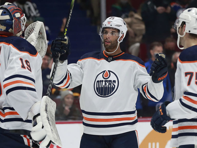 Oilers' Power Play Stays Hot In Victory Over Canucks | TheScore.com