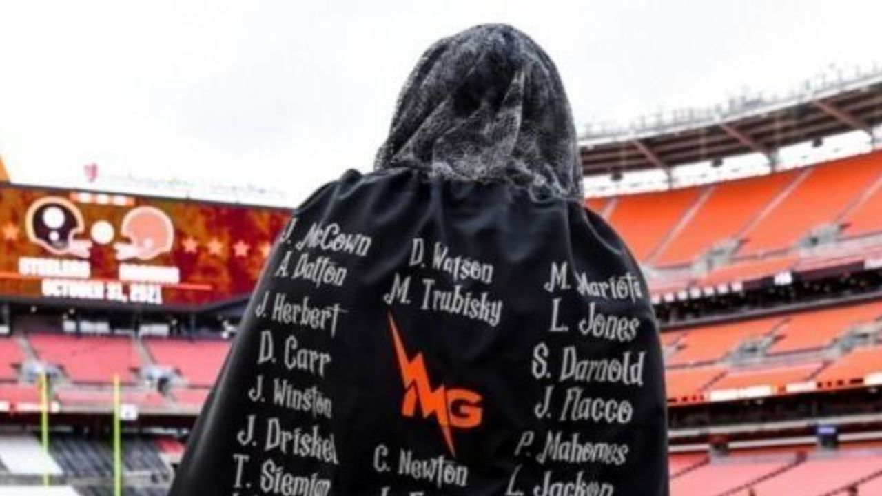 Browns' Myles Garrett dresses as 'Sack Reaper' for Halloween