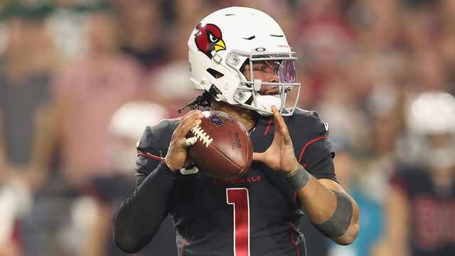 GLENDALE, ARIZONA - OCTOBER 28: Quarterback Kyler Murray #1 of the Arizona Cardinals looks to pass during the NFL game at State Farm Stadium on October 28, 2021 in Glendale, Arizona. The Packers defeated the Cardinals 24-21.