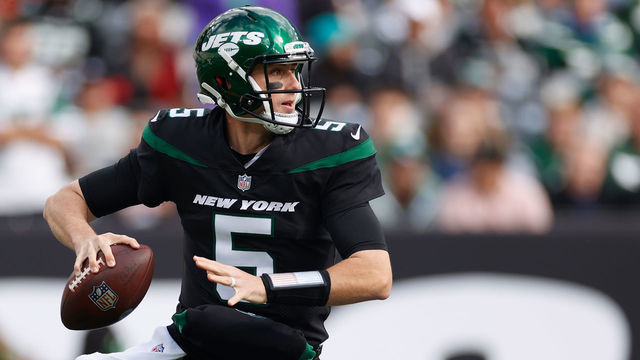 EAST RUTHERFORD, NEW JERSEY - OCTOBER 31: Mike White #5 of the New York Jets during the first half in his first career start against the Cincinnati Bengals at MetLife Stadium on October 31, 2021 in East Rutherford, New Jersey.