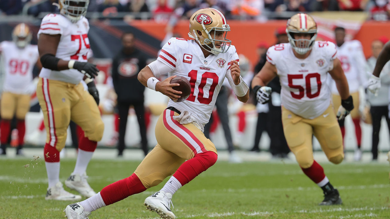 Garoppolo leads way as 49ers beat Bears 33-22 to stop slide