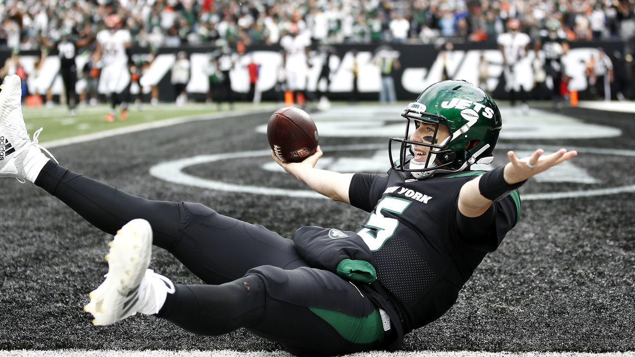 EAST RUTHERFORD, NEW JERSEY - OCTOBER 31: Mike White #5 of the New York Jets celebrates after catching the ball for a two point conversion during the fourth quarter against the Cincinnati Bengals at MetLife Stadium on October 31, 2021 in East Rutherford, New Jersey.
