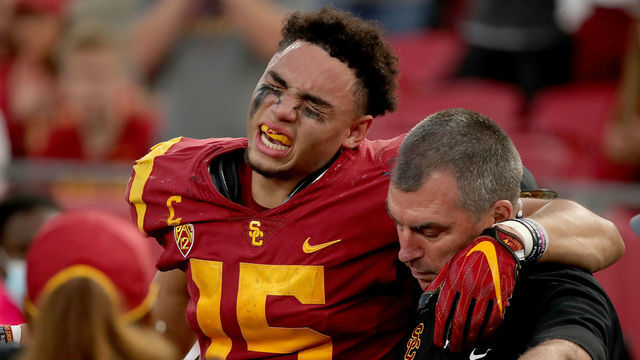 LOS ANGELES, CALIF. - OCT. 30, 2021. USC receiver Drake London winces in pain after suffering an injury while scoring a touchdown against Arizona in the second quarter at the Coliseum in Los Angeles on Saturday, Oct. 30, 2021. (Luis Sinco / Los Angeles Times via Getty Images)