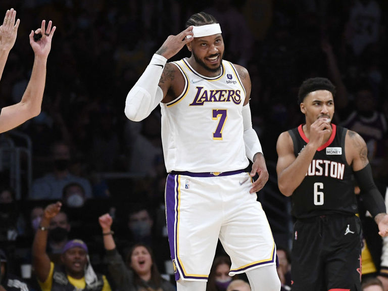 Melo pours in 23 off bench to lead Lakers past Rockets | theScore.com