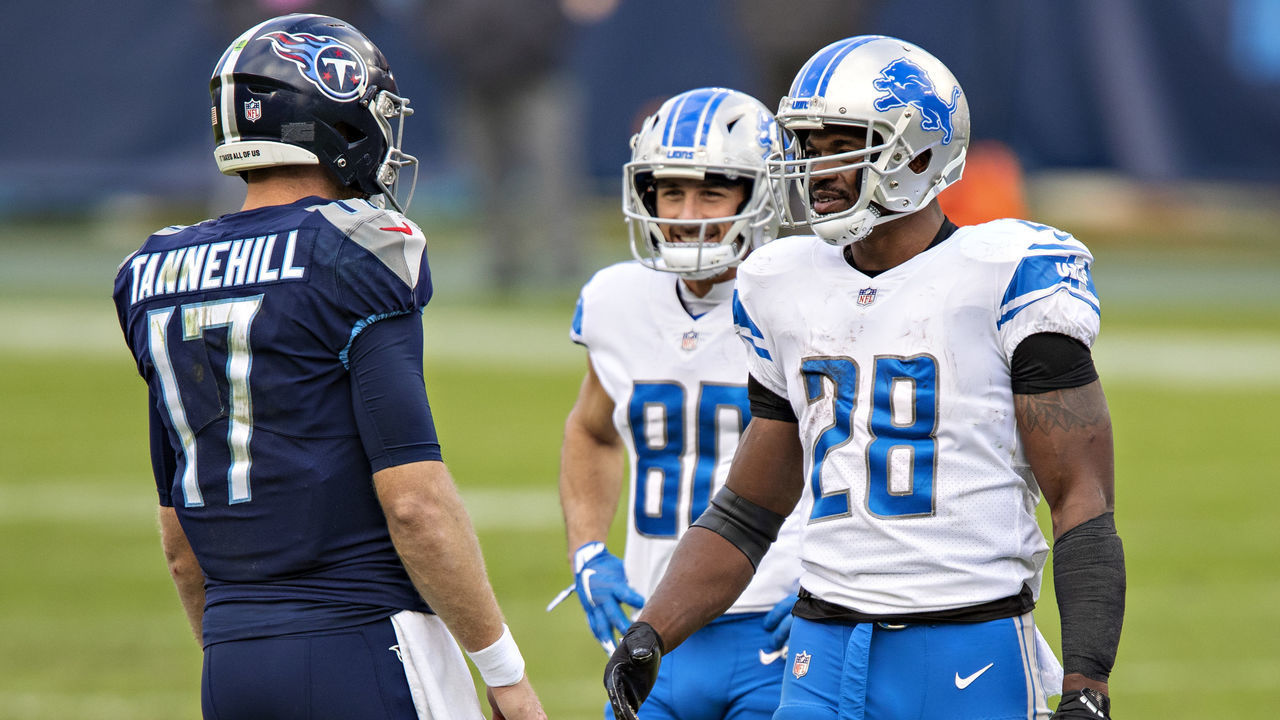 NASHVILLE, TENNESSEE - Quarterback Ryan Tannehill #17 of the Tennessee Titans talks during a timeout with running back Adrian Peterson #28 of the Detroit Lions at Nissan Stadium on December 20, 2020 in Nashville, Tennessee. The Titans defeated the Lions 46-25.