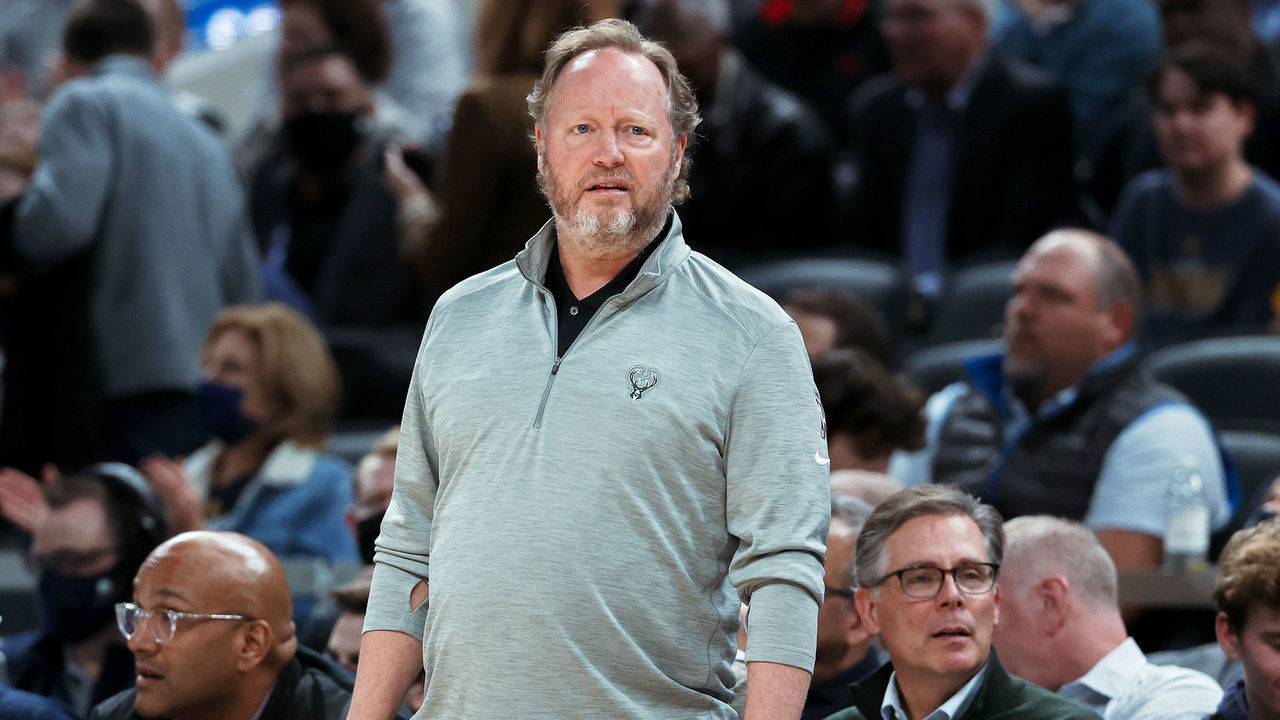 INDIANAPOLIS, INDIANA - OCTOBER 25: Head coach Mike Budenholzer of the Milwaukee Bucks looks on in the first quarter against the Indiana Pacers at Gainbridge Fieldhouse on October 25, 2021 in Indianapolis, Indiana.