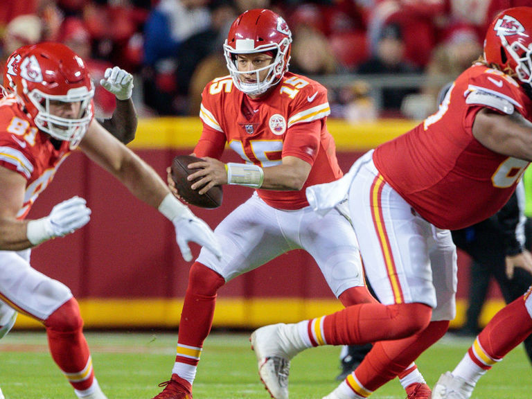 Chiefs' Patrick Mahomes gave Derrick Gore his first touchdown ball