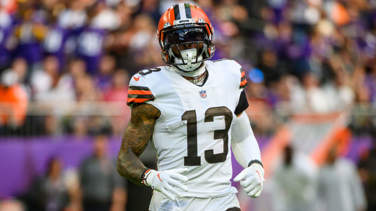 MINNEAPOLIS, MN - OCTOBER 03: Odell Beckham Jr. #13 of the Cleveland Browns lines up for a play in the second quarter of the game against the Minnesota Vikings at U.S. Bank Stadium on October 3, 2021 in Minneapolis, Minnesota.