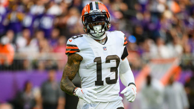 MINNEAPOLIS, MN - OCTOBER 03: Odell Beckham Jr. #13 of the Cleveland Browns lines up for a play in the second quarter of the game against the Minnesota Vikings at U.S. Bank Stadium on October 3, 2021 in Minneapolis, Minnesota.