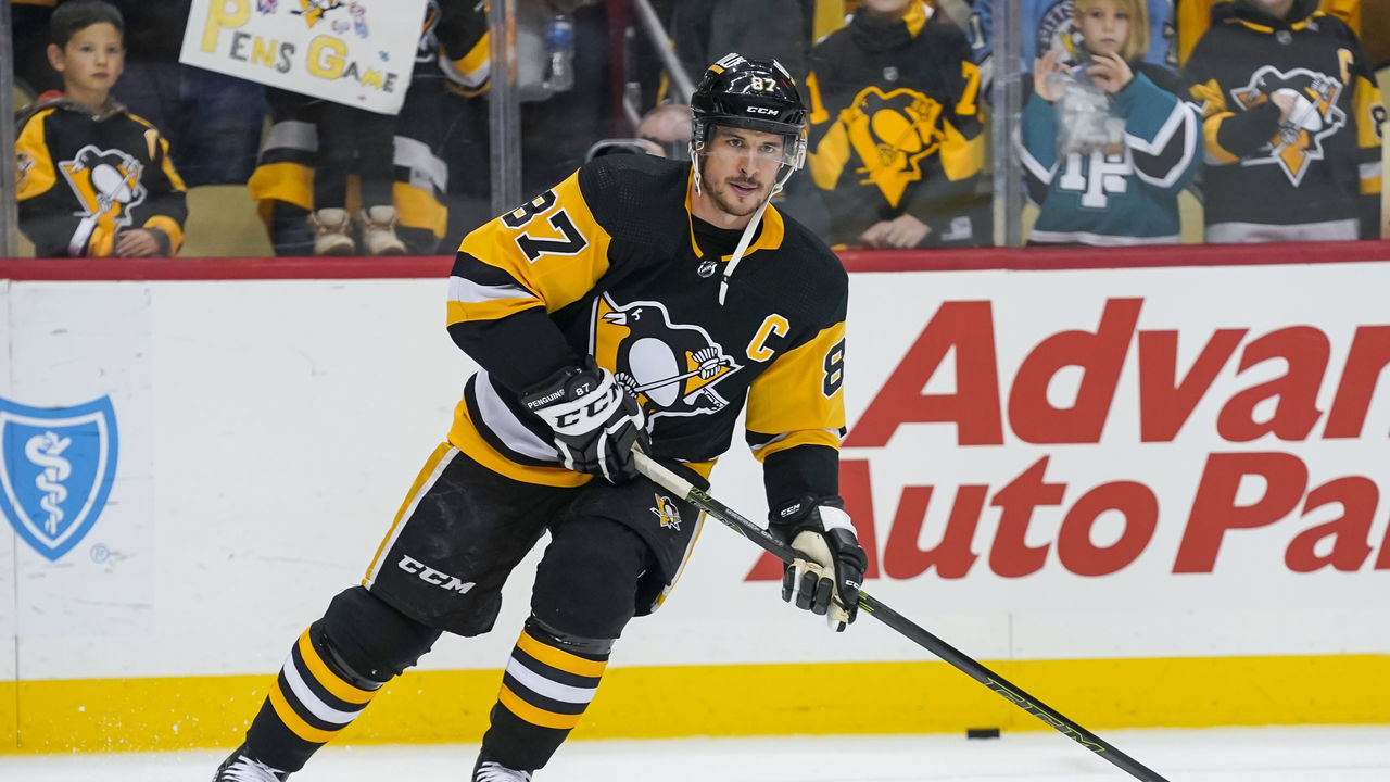 PITTSBURGH, PA - OCTOBER 30: Pittsburgh Penguins Center Sidney Crosby (87) warms up before the game between the Pittsburgh Penguins and the New Jersey Devils on October 30, 2021, at PPG Paints Arena in Pittsburgh, PA.