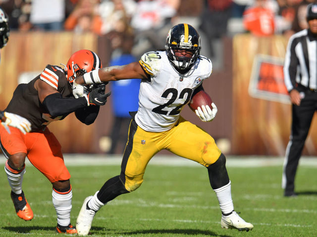 CLEVELAND, OHIO - OCTOBER 31: Running back Najee Harris #22 of the Pittsburgh Steelers runs for a gain during the second half against the Cleveland Browns at FirstEnergy Stadium on October 31, 2021 in Cleveland, Ohio. The Steelers defeated the Browns 15-10.