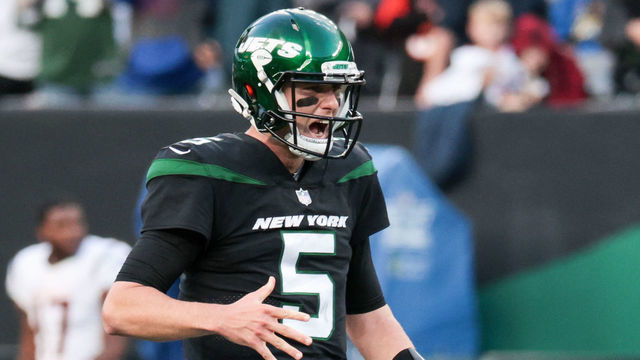 EAST RUTHERFORD, NJ - OCTOBER 31: New York Jets Quarterback Mike White (5) celebrates after taking a knee to seal the win in the National Football League game between the Cincinnati Bengals and the New York Jets on October 31, 2021 at MetLife Stadium in East Rutherford, NJ.