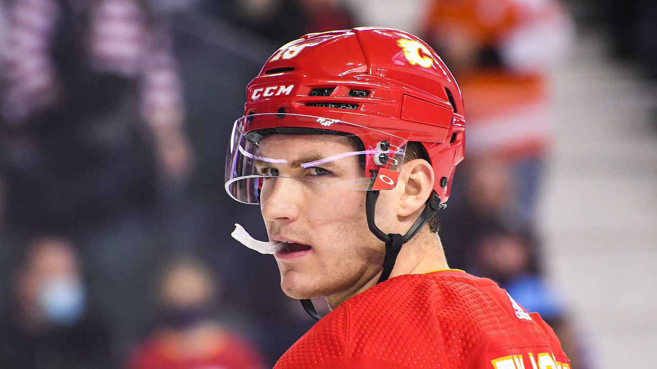 CALGARY, AB - OCTOBER 30: Matthew Tkachuk #19 of the Calgary Flames in action against the Philadelphia Flyers during an NHL game at Scotiabank Saddledome on October 30, 2021 in Calgary, Alberta, Canada.