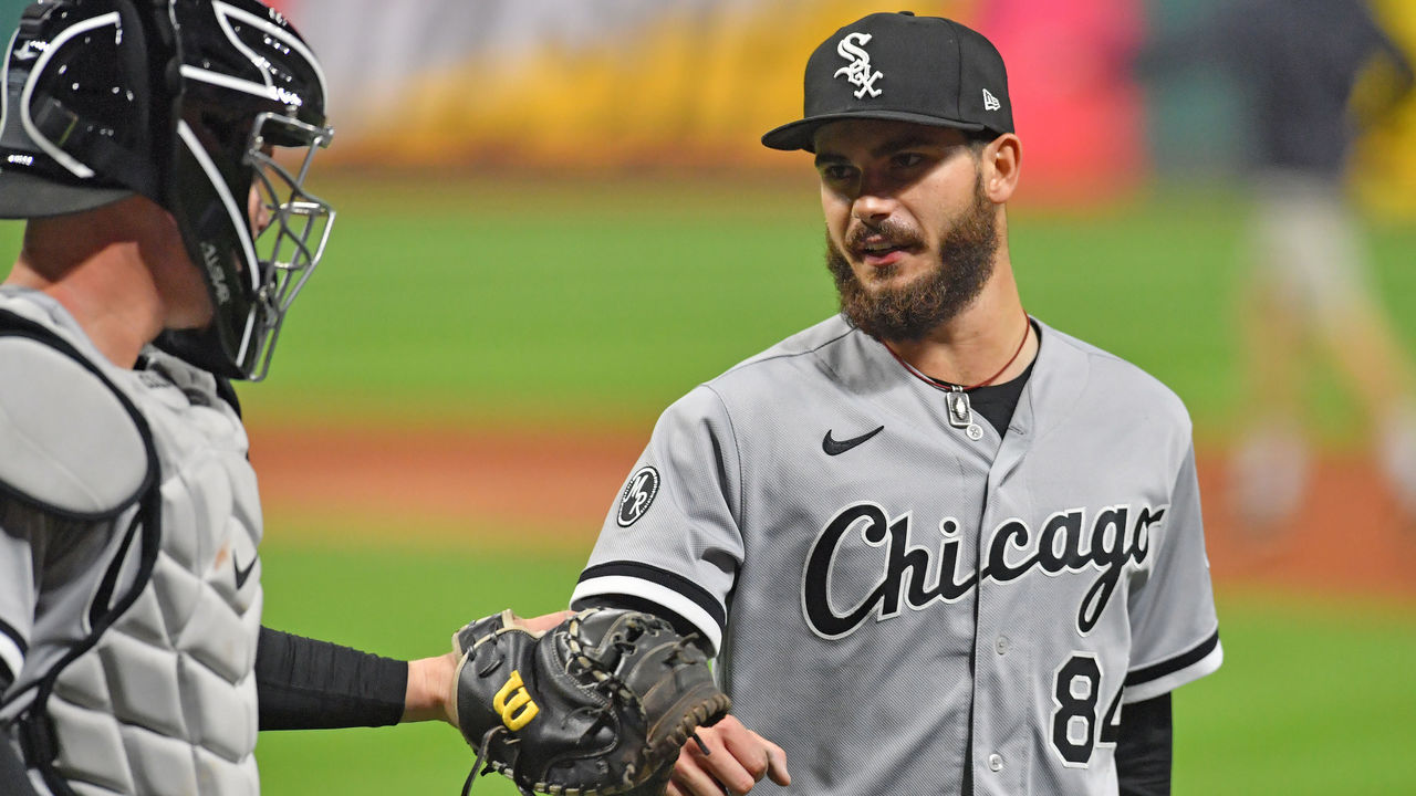 Mike Clevinger of the Chicago White Sox walks with Fernando Tatis Jr.  News Photo - Getty Images