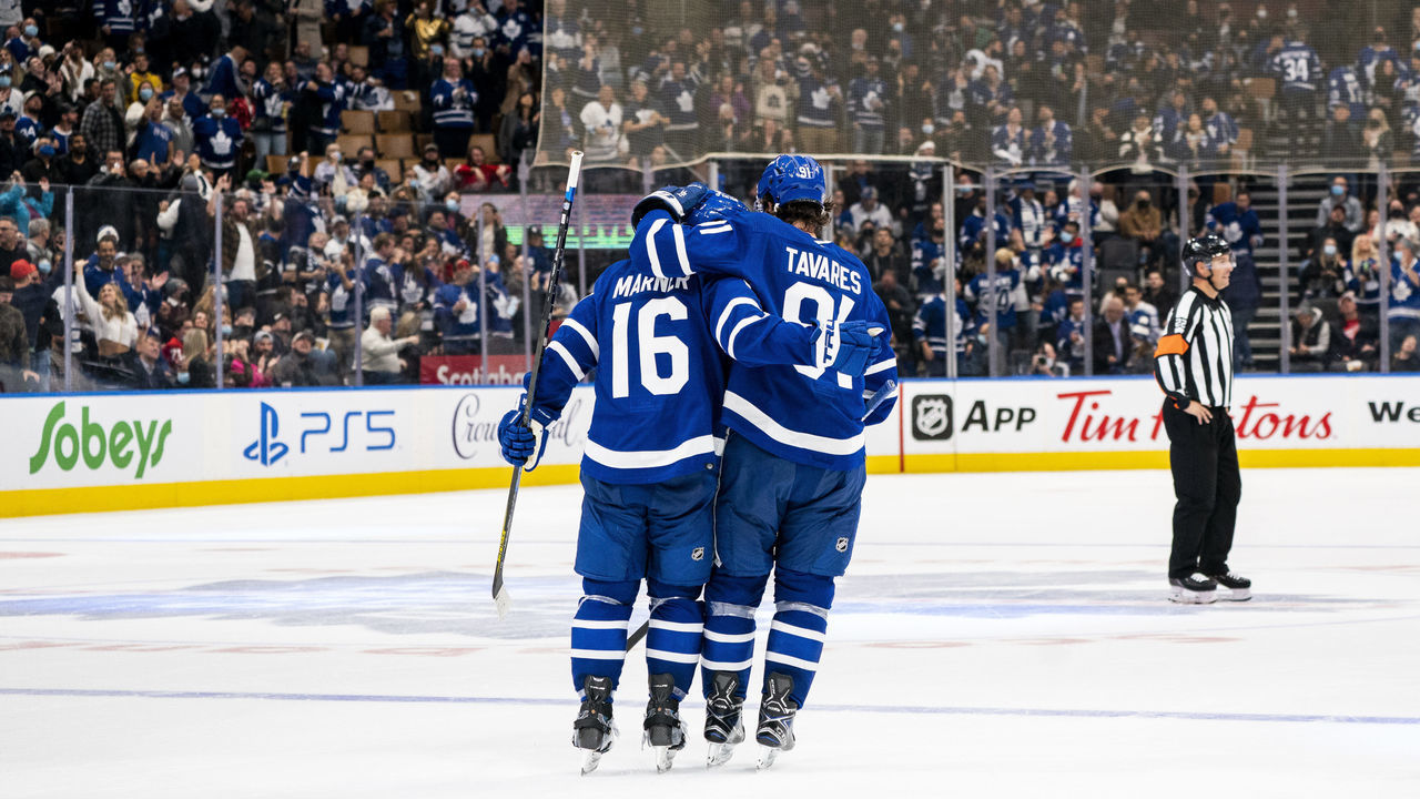 TORONTO, ON - OCTOBER 30: Mitch Marner #16 of the Toronto Maple Leafs celebrates his goal against the Detroit Red Wings with teammate John Tavares #91 during the third period at the Scotiabank Arena on October 30, 2021 in Toronto, Ontario, Canada.