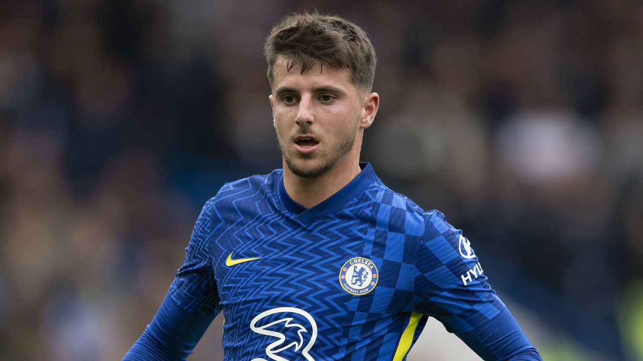 LONDON, ENGLAND - OCTOBER 23: Mason Mount of Chelsea during the Premier League match between Chelsea and Norwich City at Stamford Bridge on October 23, 2021 in London, England.
