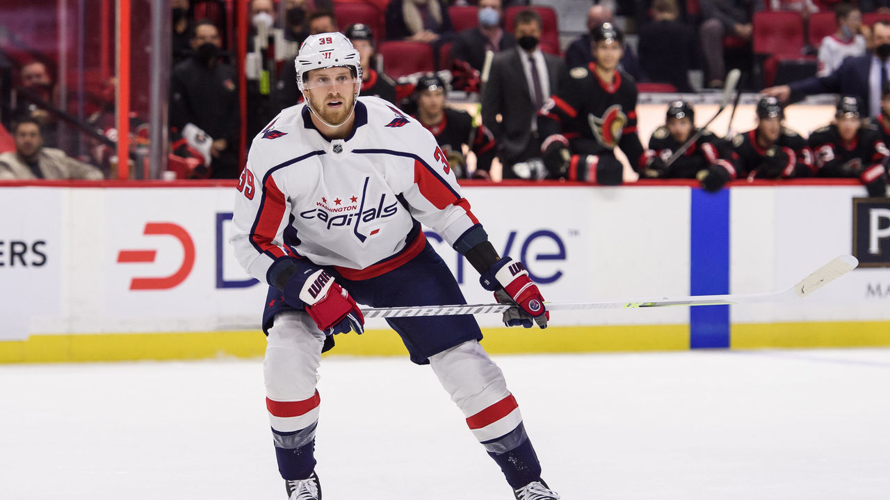 OTTAWA, ON - OCTOBER 25: Washington Capitals Left Wing Anthony Mantha (39) skates during the first period of the NHL game between the Ottawa Senators and the Washington Capitals on October 25, 2021 at the Canadian Tire Centre in Ottawa, Ontario, Canada.