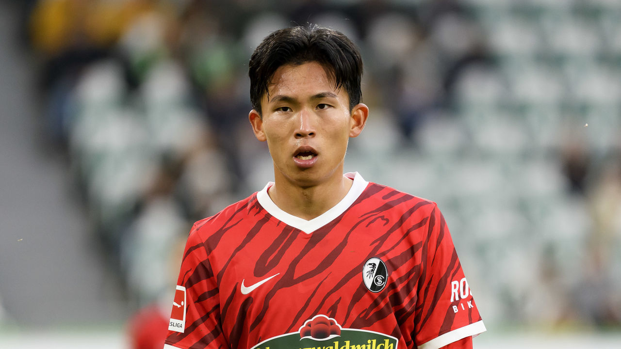 WOLFSBURG, GERMANY - OCTOBER 23: (BILD OUT) Woo-yeong Jeong of SC Freiburg looks on during the Bundesliga match between VfL Wolfsburg and Sport-Club Freiburg at Volkswagen Arena on October 23, 2021 in Wolfsburg, Germany.