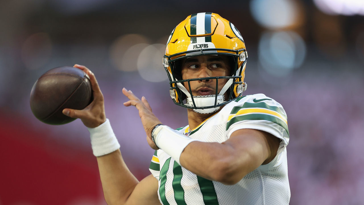 GLENDALE, ARIZONA - OCTOBER 28: Quarterback Jordan Love #10 of the Green Bay Packers warms up before the NFL game at State Farm Stadium on October 28, 2021 in Glendale, Arizona. The Packers defeated the Cardinals 24-21.