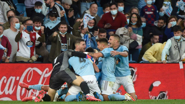 Celta Vigo's Spanish forward Iago Aspas celebrates with teammates after scoring a goal during the Spanish league football match between RC Celta de Vigo and FC Barcelona at the Balaidos stadium in Vigo on November 6, 2021.