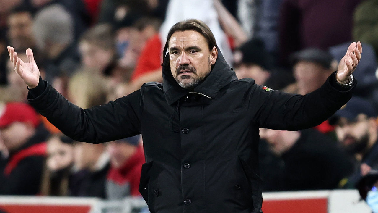 BRENTFORD, ENGLAND - NOVEMBER 06: Daniel Farke, Manager of Norwich City reacts during the Premier League match between Brentford and Norwich City at Brentford Community Stadium on November 06, 2021 in Brentford, England.
