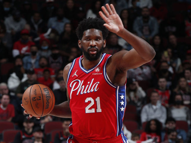 Watch: Embiid waves goodbye to Bulls fans after drilling | theScore