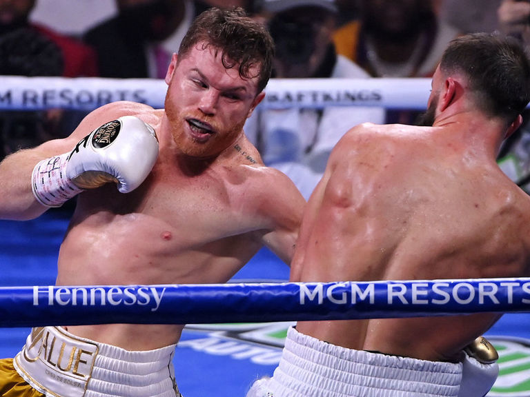 Последний бой канело. Альварес Плант бой. Canelo Alvarez vs Caleb Plant. Хуан Альварес забил под перекладину. Калеб Плант сколько получил за бой с Альваресом.