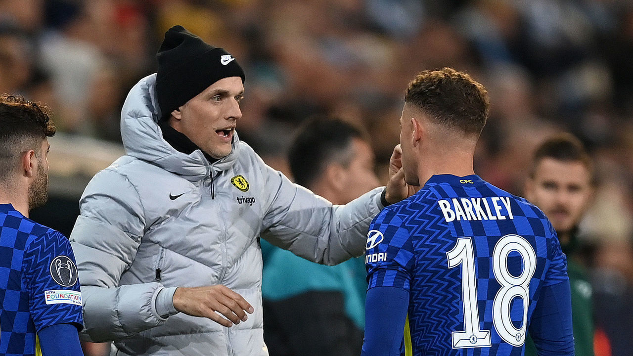 MALMO, SWEDEN - NOVEMBER 02: Thomas Tuchel, Manager of Chelsea talks to Ross Barkley of Chelsea during the UEFA Champions League group H match between Malmo FF and Chelsea FC at Eleda Stadium on November 02, 2021 in Malmo, Sweden.