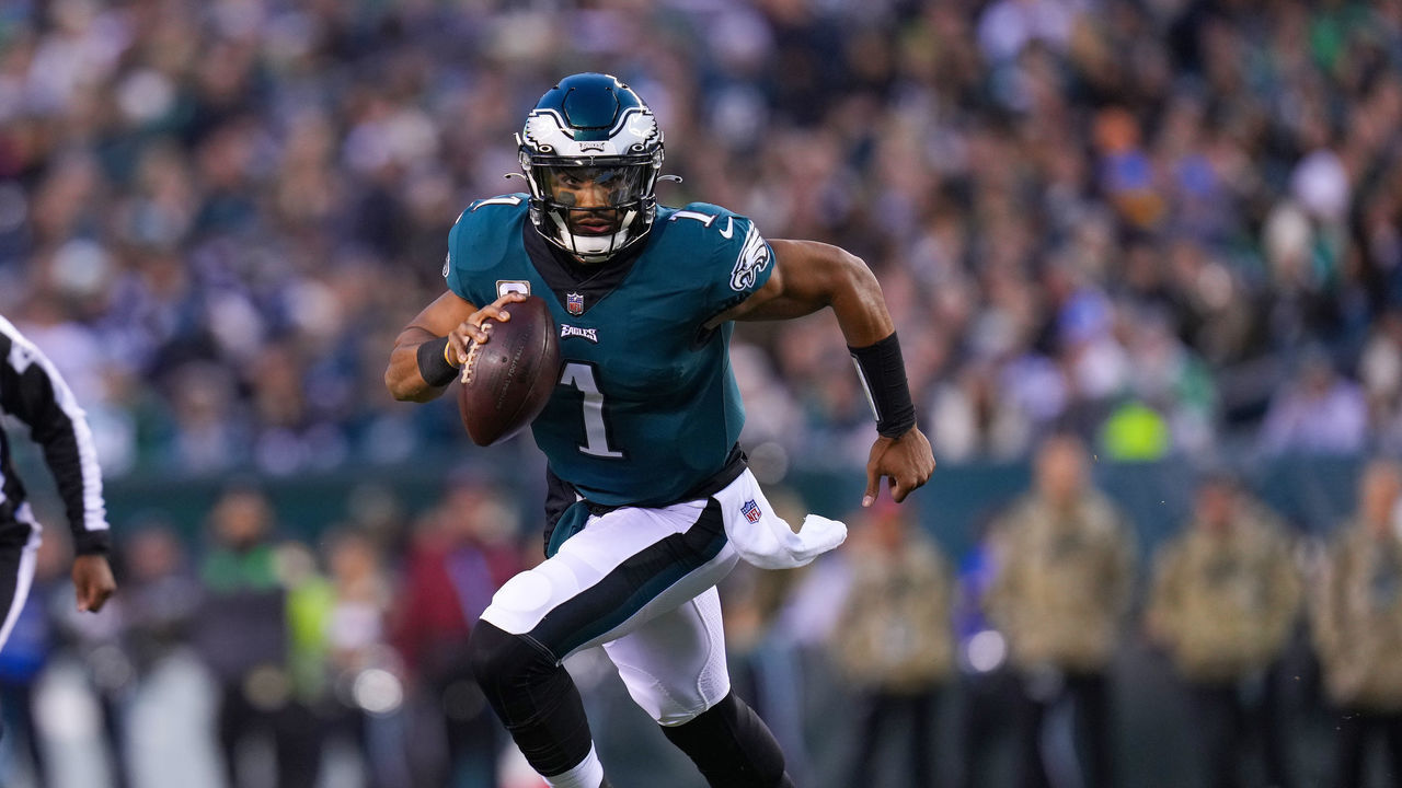 PHILADELPHIA, PENNSYLVANIA - NOVEMBER 07: Quarterback Jalen Hurts #1 of the Philadelphia Eagles scrambles with the ball against the Los Angeles Chargers in the second quarter at Lincoln Financial Field on November 07, 2021 in Philadelphia, Pennsylvania.